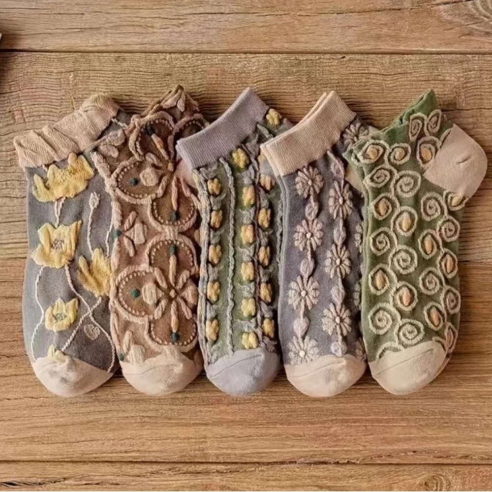 3D Floral textured Ankle Socks